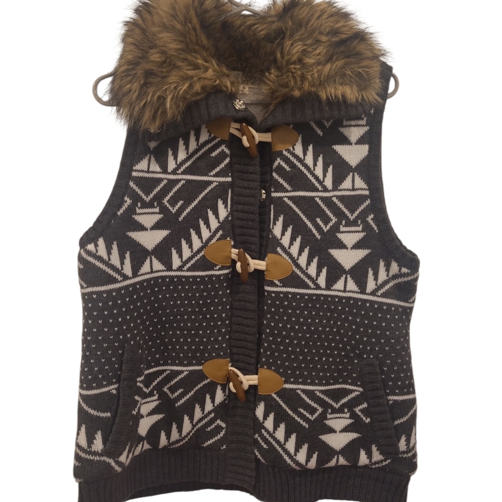 Pink Rose Women Gray/Ivory Aztec Faux Fur Fleece Lined Toggle Sweater Vest XL